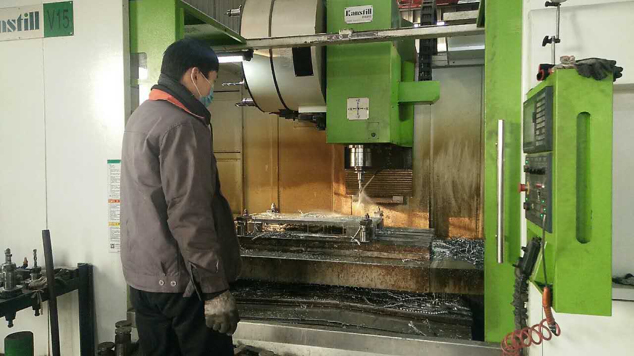 inside workshop machining tools 01